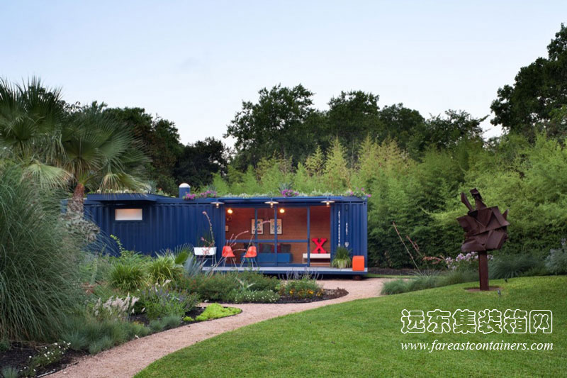 Container Guest House 集裝箱賓館的遠景